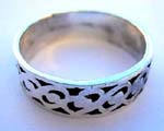 Wholesale jewelry ring catalog shopping. Sterling silver ring with crisscrossing circle decor on band 